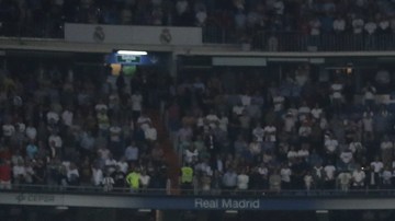 Real Madrid y Real Betis guardon un minuto de silencio en el Santiago Bernabéu