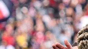 Neymar y Edinson Cavani se fundieron en un abrazo