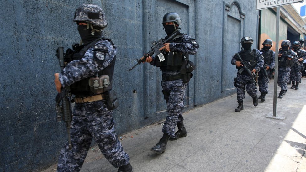 Por qué amenazaron de muerte a periodistas en El Salvador