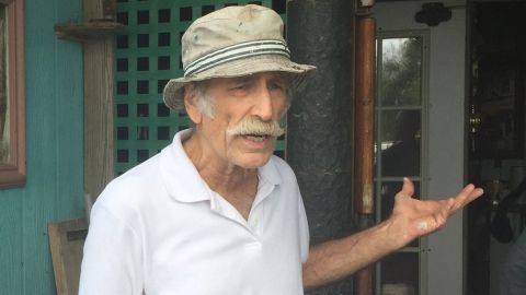 Denis Schneider enfrenta con estoicismo y poesía las consecuencias de Irma.