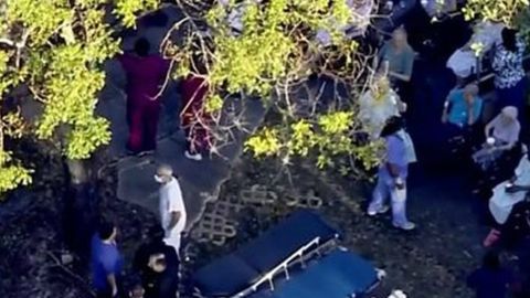 Las autoridades ordenaron la evacuación del centro afectado.