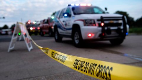 Autoridades bloquean un radio de casi dos millas alrededor de la planta Arkema inc. en Texas.