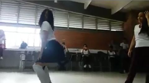 Alumnas y baile sensual