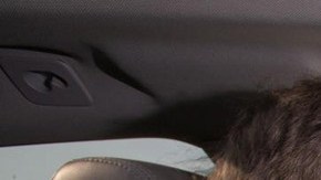 Las manos siempre en el volante