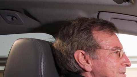 Las manos siempre en el volante