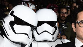 Abrams completará la nueva trilogía y será el coguionista del filme junto a Chris Terrio.