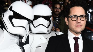 Abrams completará la nueva trilogía y será el coguionista del filme junto a Chris Terrio.