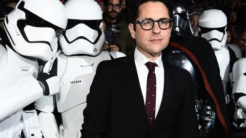Abrams completará la nueva trilogía y será el coguionista del filme junto a Chris Terrio.