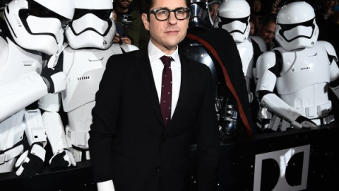 Abrams completará la nueva trilogía y será el coguionista del filme junto a Chris Terrio.