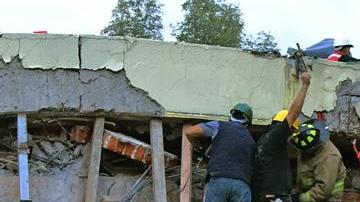 Rescatistas llevan más de 27 horas ininterrumpidas de trabajo