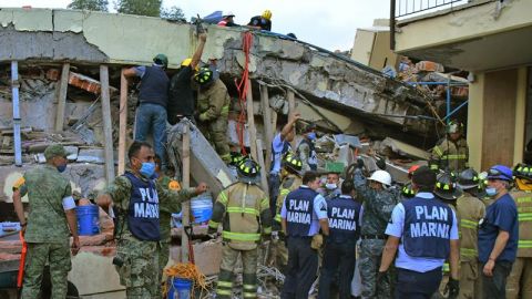 Rescatistas llevan más de 27 horas ininterrumpidas de trabajo