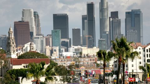 De acuerdo con el Downtown Center Business Improvement District, hay unos 2,000 departamentos vacíos en el centro de la ciudad.