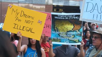 Miles de DREAMers piden que no se elimine DACA.