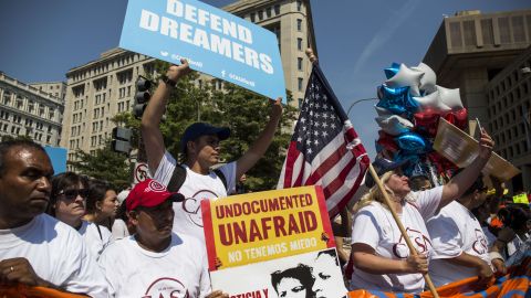 Activistas preparan su batalla legal para defender DACA.