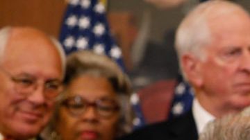 Nancy Pelosi, líder de la minoría demócrata en el Senado.