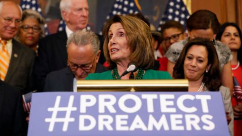 Nancy Pelosi, líder de la minoría demócrata en el Senado.