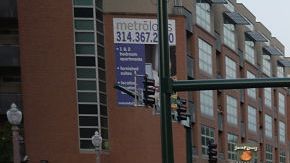 Cientos de personas protestan por la absolución del expolicía que mató a Anthony Lamar en 2011.