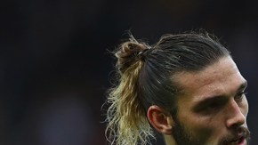 Javier "Chicharito" Hernández consiguió su tercer gol en la Premier League