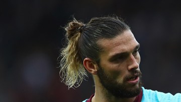 Javier "Chicharito" Hernández consiguió su tercer gol en la Premier League