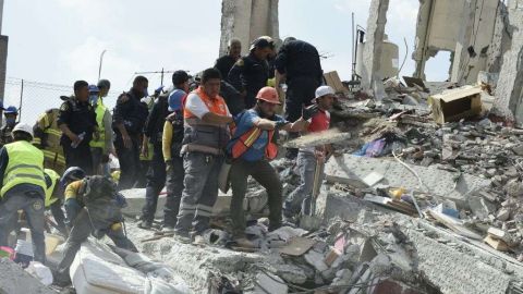 Rescatistas en la Ciudad de México después del terremoto.   Getty