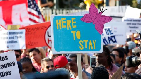 Manifestación a favor de DACA en la Placita Olvera, en Los Ángeles.