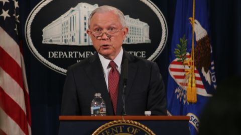 El fiscal general, Jeff Sessions, fue el encargado del anuncio oficial del fin de "DACA".