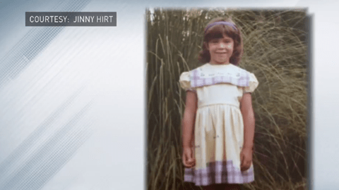 Caroline, hija de Jinny Hirt, lleva este vestido en su primer día de escuela.