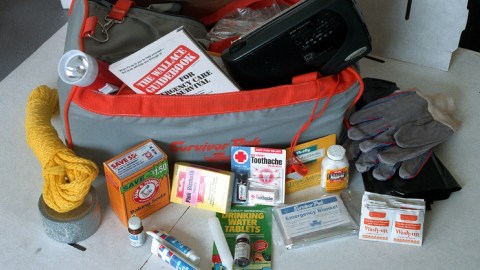 El kit debe tener elementos básicos para afrontar el primer día de una crisis.