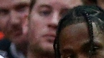 Kylie Jenner y Travis Scott juntos en un juego de basquetbol