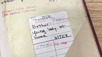 Libro devuelto a la biblioteca 79 años después, ¿cuál serán las razones?