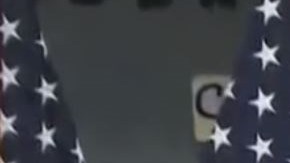 Los manifestantes portaban pancartas que leían "Los demócratas son deportadores".