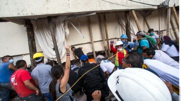 Colegio Rébsamen se colapsó, siguen menores atrapados /Agencia Reforma