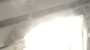 Equipo de rescatistas de Los Angeles abordo de un avión C-17 rumbo a México.