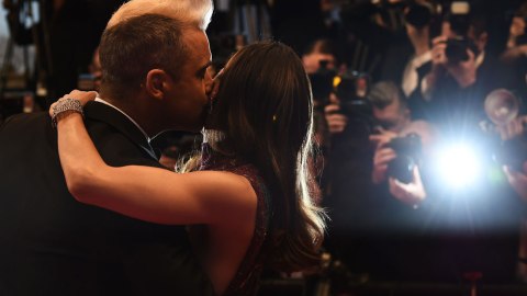Robbie Williams y su esposa Ayda Field