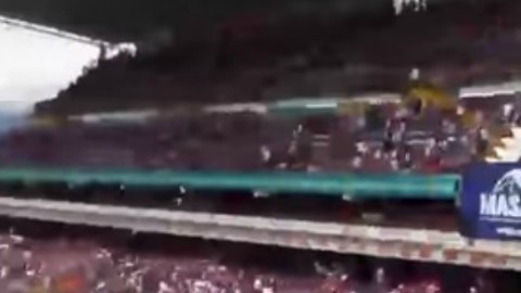 El estadio del Saprissa de Costa Rica fue evacuado en apenas minutos.
