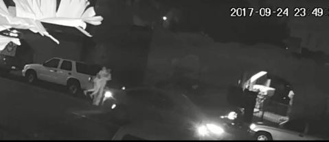Imagen del momento del supuesto secuestro. (Cortesía del LAPD)