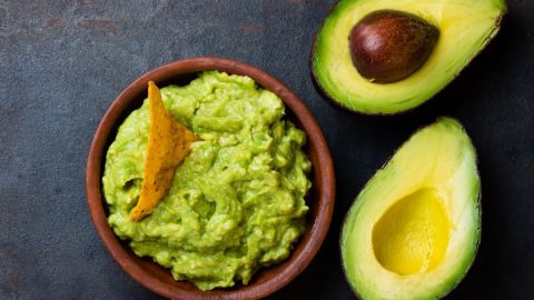 El guacamole es una salsa de orígen prehispánico.