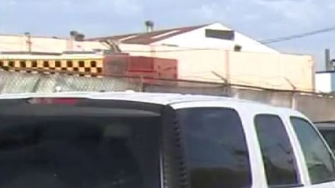 Agentes de la policia en la escena del crimen.