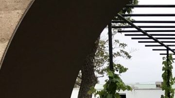 Emigdio “Higgy” Vásquez Jr., hijo del renombrado muralista, contribuyó al proyecto con dos pinturas.