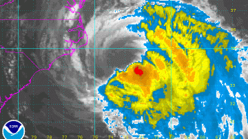 La tormenta tropical Maria continúa frente a la costa este de EEUU.