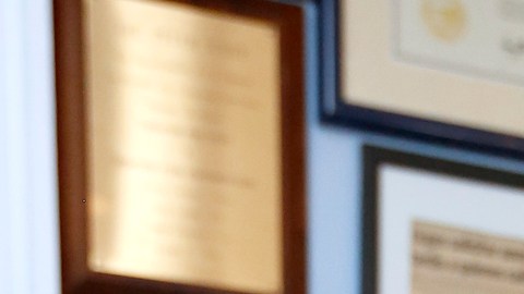 El abogado Peter Schey, architecto del caso Flores que protege a cientos de miles de niños centroamericanos, exigiendo un mínimo de trato humanitario  (Photo Aurelia Ventura/ La Opinion)