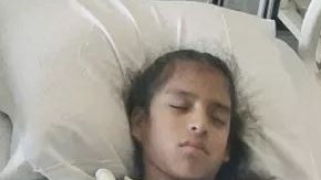 Rosa María Hernández, de 10 años, sufre de parálisis cerebral.