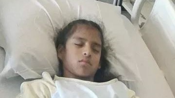Rosa María Hernández, de 10 años, sufre de parálisis cerebral.