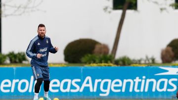Messi entrena con la selección de Argentina, previo al duelo ante Perú