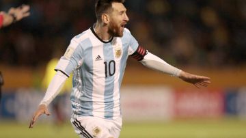 Lionel Messi hizo tres goles en el triunfo 3-1 de Argentina sobre Ecuador