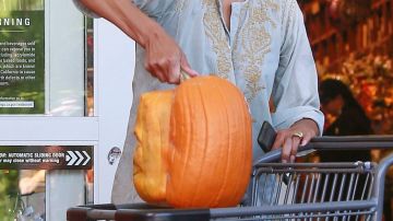 Halle Berry ya empezó con las compras de Halloween.
