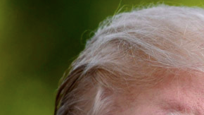 Grabaciones vinculan a los dos hombres con casos de acoso sexual