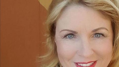 Retrato de Dana Gardner, cuyas hermanas han ido a hablar con donantes de sangre
