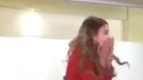 A Paulina Goto se le pasó la mano en una escena de "El Vuelo de la Victoria"