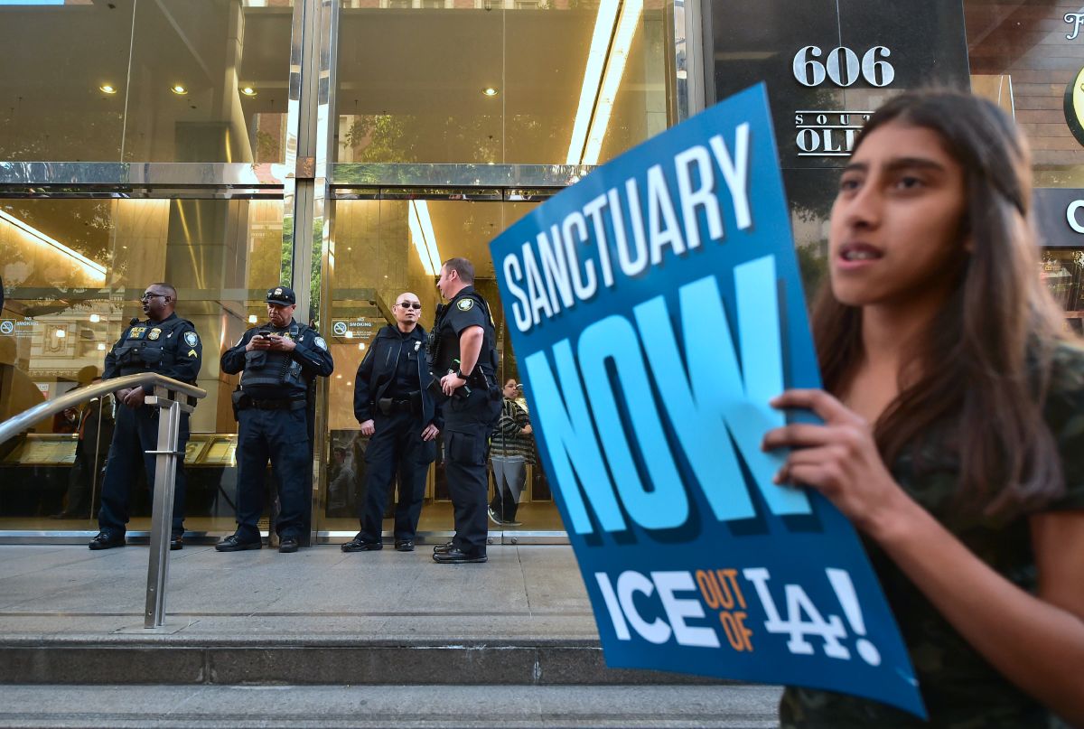 Ciudades de California han violado la ley santuario, según la organización de Derechos Humanos ACLU.